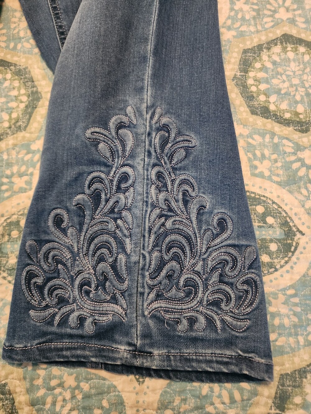 Embroidered Boho Indie Embellished Wide-leg Cropped Capri Jeans